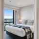 Amazing Ocean Views 1BR w Rooftop Pool Gym Tennis, Окленд - Фото 1