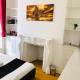 Private rooms with shared bathrooms and a top floor studio, Londýn - Fotografie 6