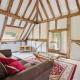 2-Bed Barn Escape, Private Drive and Gardens, Windlesham