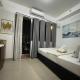 12 Minutes from Mall of Asia - Spacious Condo with Balcony & Hot Shower, Manila - Foto 1