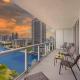 Balcony with Infinite Views - Poolside Comfort Hallandale Beach - Foto 1