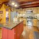 Game Room & 2 Decks: Walkable Lake Arrowhead Cabin, Lake Arrowhead (foto 3)