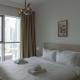 Seaside Bliss Chic 1BR with Balcony, Pool & Gym, Dubái - Foto 3