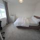A spacious double room in a lovely home in Wakefield, Wakefield (foto 10)