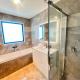Stylish City Haven in Auckland city & Near Airport, Окленд - Фото 8