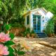 Enchanting Gated Hollywood Hills Oasis with Tranquil Treet-Top Views, Outdoor Living Room and Patios, Magical Zen Garden, Plus Bonus Romantic Guest House and Free Garage in LA's Most Desirable Central Serene Area, Sleeps 8-10, Los Angeles - Foto 7