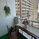 Cozy QC Condo with Karaoke Pool & Fast WiFi, Manila - Foto 3