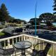 Classic Kiwi Beachfront Bach, Mount Maunganui - Fotografie 1