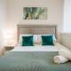 Spacious Two-Bedroom Apartment - Parking, 7 Mins from Station, Ideal for Business or leisure Stays By AV Hughes Properties, Милтон-Кинс (фото 8)
