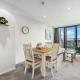CBD 2BR Retreat w Pool & Gym by Zodiak Stays, Окленд - Фото 3
