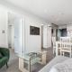 CBD 2BR Retreat w Pool & Gym by Zodiak Stays, Окленд - Фото 7