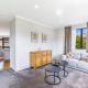 Comfy 4BR Home w Mt Wellington View Zodiak Stays, Окленд - Фото 10