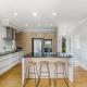 Comfy 4BR Home w Mt Wellington View Zodiak Stays, Окленд - Фото 5
