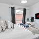 MODERN & SPACIOUS AIRPORT APARTMENT, Free Parking, Juliet Balcony and Super King Bed Luton - Foto 4