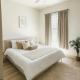 Addison Urban Get Away with a Rooftop Pool! Close to major cities such as Dallas, DFW airport, Grapevine, and Frsico!, Addison