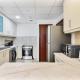 Chic 2-bed Oasis with Marina Views Walk to Beach!, Dubai (photo 4)