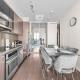 luminous 2-Bedroom Apartment with Balcony, Toronto (zdjęcie 10)