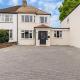 Stunning Retreat - 5-Bed House and Garden in Staines, Staines (foto 10)