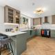 Stunning Retreat - 5-Bed House and Garden in Staines, Staines (foto 8)