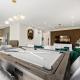 Stunning Retreat - 5-Bed House and Garden in Staines, Staines (foto 2)