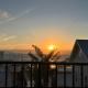 AMI BeachHouse, SLEEPS 13! Beach View, Rooftop Deck, SwimSpa, Pool Table, Putting Green Bradenton Beach - Foto 1