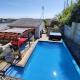 Private Beach House with Heated Pool & Hot Tub, Окленд - Фото 1