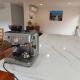 Private Beach House with Heated Pool & Hot Tub, Окленд - Фото 4