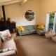 Private Beach House with Heated Pool & Hot Tub, Окленд - Фото 8