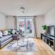 Elegant 2BR with Parking Near Old Trafford, Manchester - Photo 3