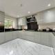 Wonderful 5 Bed Windsor, Private Garden, Driveway Parking, Legoland, Windsor - Foto 2