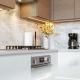 Modern 1BR Condo, Sleeps 4 with Views, AC, Balcony, Near SkyTrain, Burnaby (foto 7)
