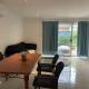 Close to shops & airport