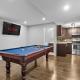 Large House with Billiards, 5 Bedrooms, Garage Parking & Free Banff Access Calgary - Foto 3