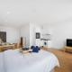 Lovely Private Large Studio with Parking, Borehamwood