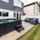 4 Bedroom House - Hot Tub - BBQ - Beach - Garden - Cinema - Parking Southbourne - Foto 5