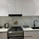 Stylish One Bedroom Apartment at Binghatti Crest, JVC Dubai By al sarya Holiday Homes, Dubai - Foto 3