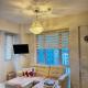 Chic Unit with Balcony - Free wifi & netflix across Naia Terminal 3 Airport, Manille - Photo 3