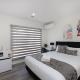 102 Chic Queen BR with Fast WiFi - Walk to Tram Stop 23 Melbourne - Fotografie 1