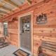 Rustic Cabin with Firepit and Grill - 10 mins to Main St Rocky Hill - Foto 5