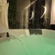 Love Room, balnéo, lit king-size, douche XXL etc