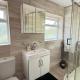 4 Bedroom spacious home with parking sleeps 9, Horsell (foto 10)