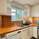 4 Bedroom spacious home with parking sleeps 9, Horsell (foto 6)