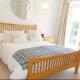 River Cottage, Arundel Riverside, Just Steps from the Historic Town