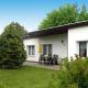 Twin Bungalow at Black Lake, Schwarz