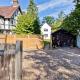 Lovely 3-Bed House with Spacious Garden in Oxshott - Zdjęcie 1