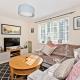 Lovely 3-Bed House with Spacious Garden in Oxshott - Zdjęcie 4
