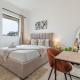 Walking Distance to Circle Mall and Community Parks, 18 Minute Drive to Dubai Marina and JBR Beach, Crystal Residence, JVC by Deluxe Holiday Homes, Dubaj - Fotografie 5