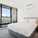 Stylish City-View Apartment with Deluxe Amenities, Melbourne - Fotografie 2