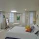 7 minutes from Apgujeong Station, Gangnam Rodeo, Garosu-gil, Luxury Street, Seoul - Photo 5