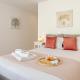 HostWise Cozy Studio with Balcony and Garage, Leça da Palmeira